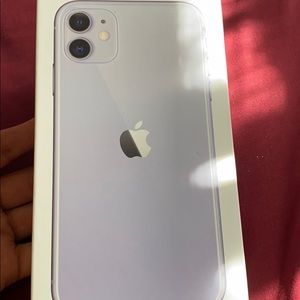 iPhone 11 phone box w lightning connector